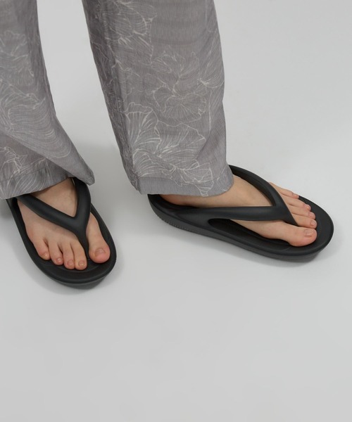 TAW&TOE（トーアンドトー）の「【TAW&TOE】Flipflop Zero（サンダル・レディース・クリーム/チャコール/ブラック・フリー）」の19枚目の写真