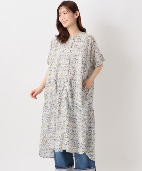 one'sterrace(ワンズテラス)の「綿ローンリップル 花柄前開きワンピース(ワンピース・レディース・アイボリー系8/ライトグレー系8/ネイビー系5・02)」の2枚目の写真
