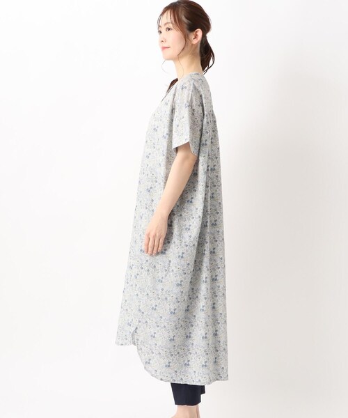 one'sterrace(ワンズテラス)の「綿ローンリップル 花柄前開きワンピース(ワンピース・レディース・アイボリー系8/ライトグレー系8/ネイビー系5・02)」の5枚目の写真