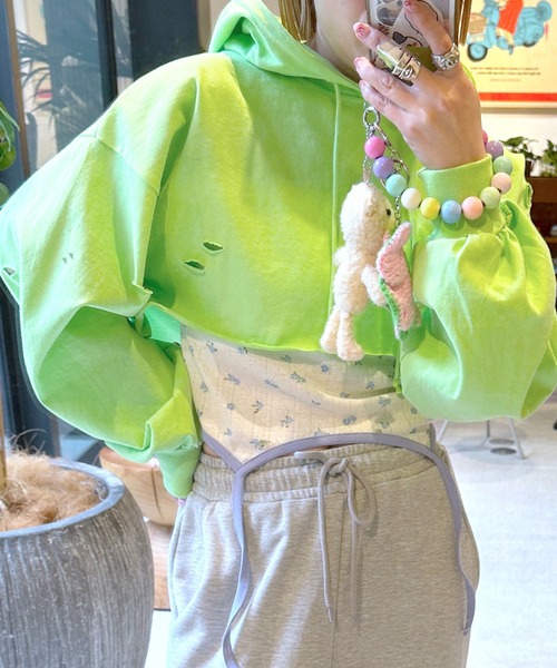 Alley by w closet（アリーバイダブルクローゼット）の「【Alley】ダメージプルオーバー（パーカー・レディース・スミクロ/ライム/オフホワイト・FREE）」の3枚目の写真