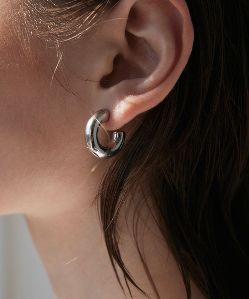 CENE(セネ)の「【CENE】セネ/ボリュームシィクフープピアス(ピアス(両耳用)・レディース・ゴールド/シルバー・FREE)」の2枚目の写真