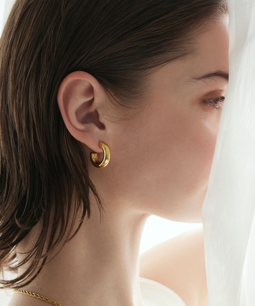 CENE(セネ)の「【CENE】セネ/ボリュームシィクフープピアス(ピアス(両耳用)・レディース・ゴールド/シルバー・FREE)」の3枚目の写真