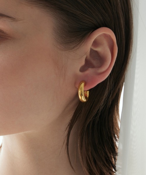 CENE(セネ)の「【CENE】セネ/ボリュームシィクフープピアス(ピアス(両耳用)・レディース・ゴールド/シルバー・FREE)」の4枚目の写真