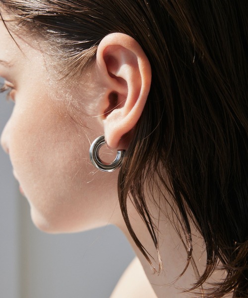 CENE(セネ)の「【CENE】セネ/ボリュームシィクフープピアス(ピアス(両耳用)・レディース・ゴールド/シルバー・FREE)」の8枚目の写真