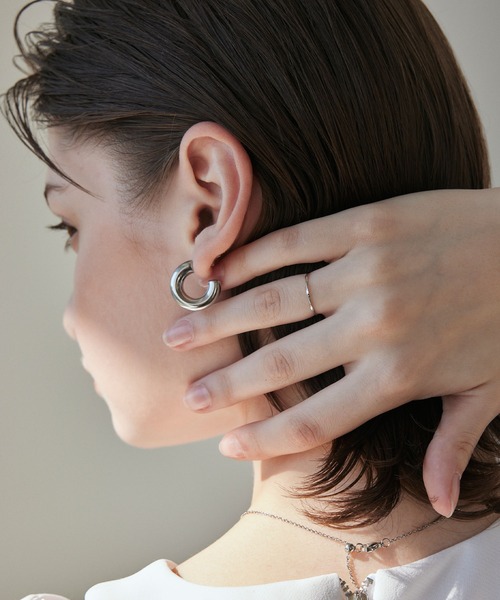 CENE(セネ)の「【CENE】セネ/ボリュームシィクフープピアス(ピアス(両耳用)・レディース・ゴールド/シルバー・FREE)」の9枚目の写真