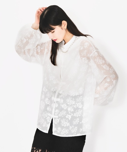 Ellno de Mavie(エルノデメヴィ)の「フラワーガラチャイナシアーシャツ(シャツ/ブラウス・レディース・ブラック/オフホワイト・FREE)」の1枚目の写真