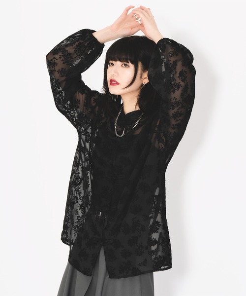 Ellno de Mavie(エルノデメヴィ)の「フラワーガラチャイナシアーシャツ(シャツ/ブラウス・レディース・ブラック/オフホワイト・FREE)」の5枚目の写真