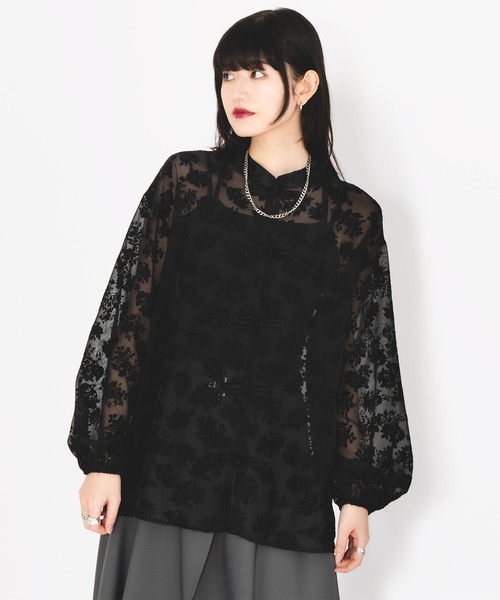 Ellno de Mavie(エルノデメヴィ)の「フラワーガラチャイナシアーシャツ(シャツ/ブラウス・レディース・ブラック/オフホワイト・FREE)」の6枚目の写真
