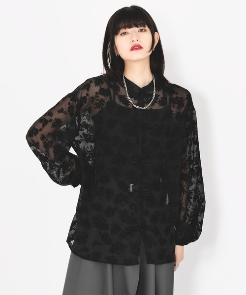 Ellno de Mavie(エルノデメヴィ)の「フラワーガラチャイナシアーシャツ(シャツ/ブラウス・レディース・ブラック/オフホワイト・FREE)」の7枚目の写真