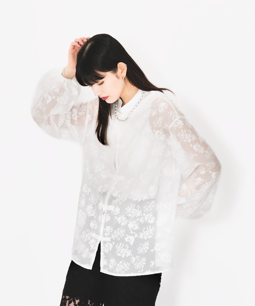 Ellno de Mavie(エルノデメヴィ)の「フラワーガラチャイナシアーシャツ(シャツ/ブラウス・レディース・ブラック/オフホワイト・FREE)」の11枚目の写真