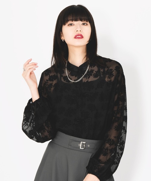 Ellno de Mavie(エルノデメヴィ)の「フラワーガラチャイナシアーシャツ(シャツ/ブラウス・レディース・ブラック/オフホワイト・FREE)」の19枚目の写真