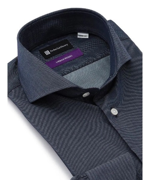 Perfect Suit FActory（パーフェクトスーツファクトリー）の「形態安定 長袖ワイシャツ アーバン デニムライク　カッタウェイ　ブラック/ブラウン/ブルー（ビジネスシャツ・メンズ・ブラウン/ブルー/ブラック・首回り37cm-裄丈80cm/首回り39cm-裄丈82cm/首回り41cm-裄丈84cm/首回り43cm-裄丈86cm）」の2枚目の写真