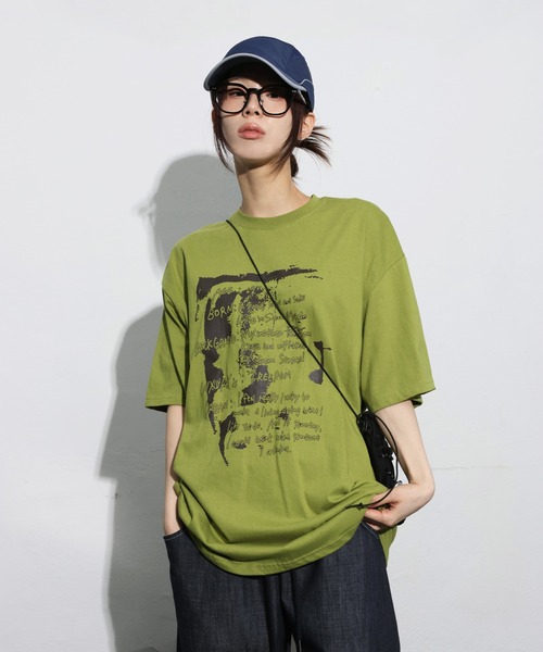 FOLLOWIN（フォロウィン）の「[UNISEX][オーバーサイズ/ストリートファッション]カジュアルストリートペインティングラウンドネックTシャツ（Tシャツ/カットソー・レディース・ホワイト/ライトグリーン/バーガンディー/ネイビー・FREE）」の3枚目の写真