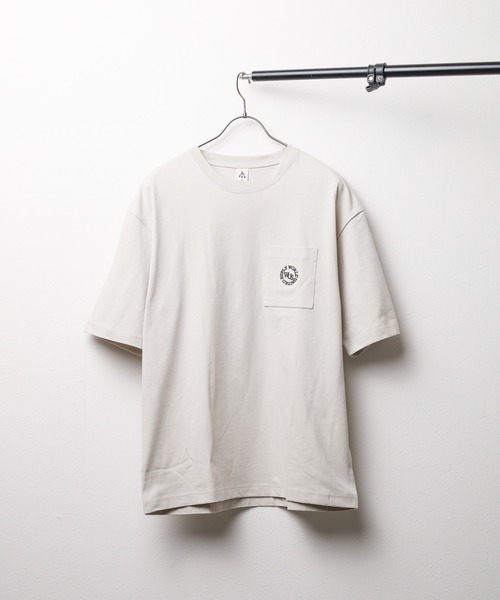 B.I.D.(ビーアイディー)の「《刺繍ショートスリーブ ポケットTシャツ(Tシャツ/カットソー・レディース・ホワイト系1/ホワイト系2/ブラック系1/ブラック系2/ブルー系/ベージュ・LARGE/MEDIUM)」の1枚目の写真