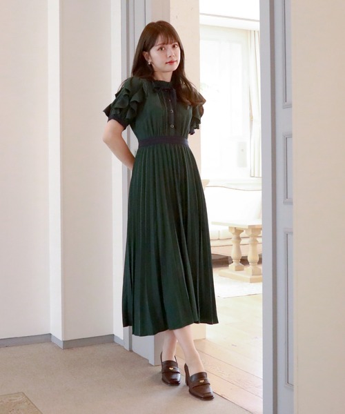 Cheek（チーク）の「フリルカラープリーツボウタイワンピース（ワンピース・レディース・グリーン/オフホワイト/サックスブルー・MEDIUM）」の3枚目の写真