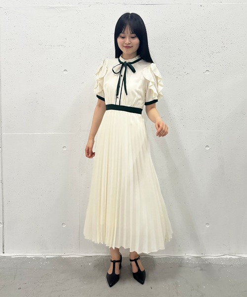 Cheek（チーク）の「フリルカラープリーツボウタイワンピース（ワンピース・レディース・グリーン/オフホワイト/サックスブルー・MEDIUM）」の11枚目の写真
