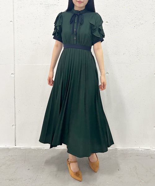 Cheek（チーク）の「フリルカラープリーツボウタイワンピース（ワンピース・レディース・グリーン/オフホワイト/サックスブルー・MEDIUM）」の18枚目の写真