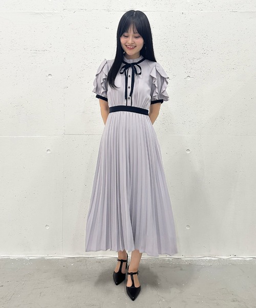 Cheek（チーク）の「フリルカラープリーツボウタイワンピース（ワンピース・レディース・グリーン/オフホワイト/サックスブルー・MEDIUM）」の4枚目の写真