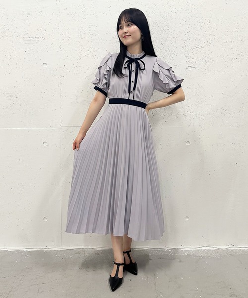 Cheek（チーク）の「フリルカラープリーツボウタイワンピース（ワンピース・レディース・グリーン/オフホワイト/サックスブルー・MEDIUM）」の5枚目の写真