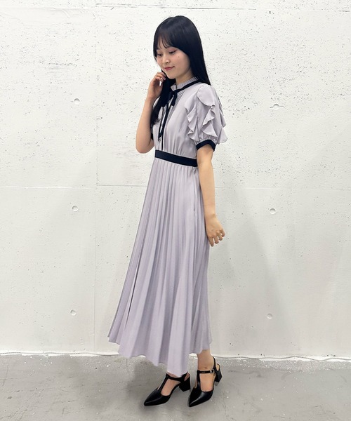 Cheek（チーク）の「フリルカラープリーツボウタイワンピース（ワンピース・レディース・グリーン/オフホワイト/サックスブルー・MEDIUM）」の6枚目の写真