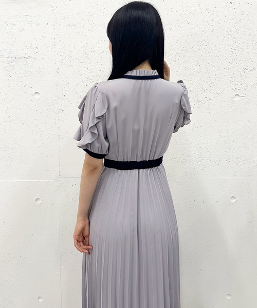 Cheek（チーク）の「フリルカラープリーツボウタイワンピース（ワンピース・レディース・グリーン/オフホワイト/サックスブルー・MEDIUM）」の9枚目の写真