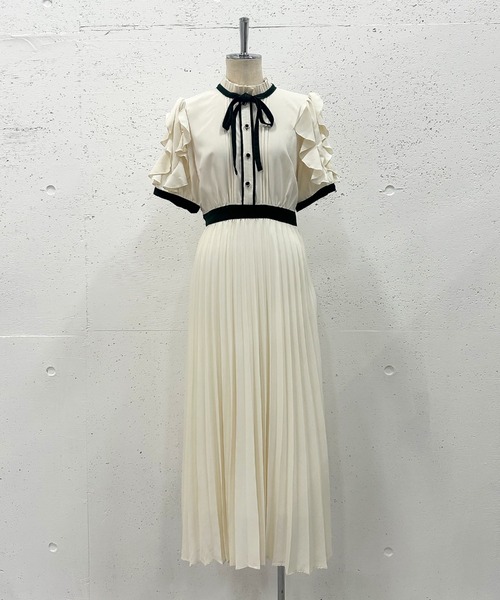 Cheek（チーク）の「フリルカラープリーツボウタイワンピース（ワンピース・レディース・グリーン/オフホワイト/サックスブルー・MEDIUM）」の22枚目の写真