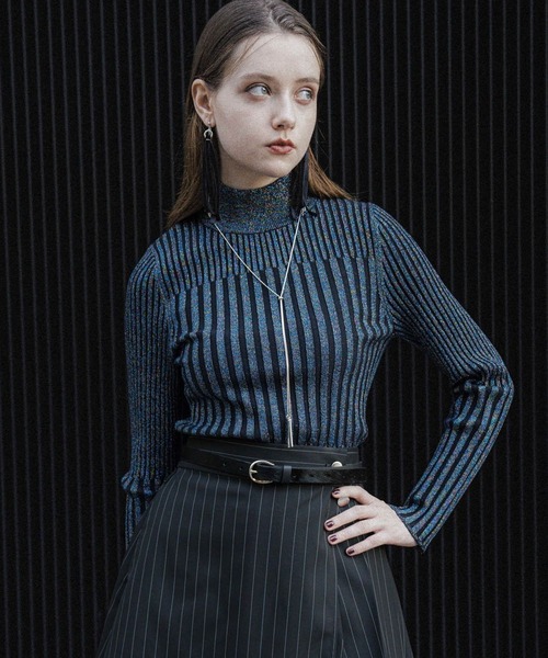 HARE（ハレ）の「ラメランダムリブニット(HARE)（ニット/セーター・レディース・ブルー/ボルドー/ネイビー/イエロー/パープル/ブラック/グリーン/ホワイト/オレンジ/イエロー系その他/パープル系その他/ネイビー系2・FREE）」の6枚目の写真