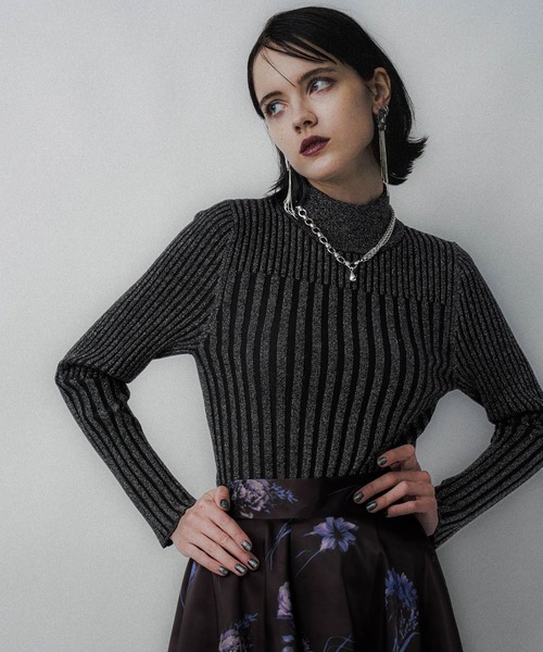 HARE（ハレ）の「ラメランダムリブニット(HARE)（ニット/セーター・レディース・ブルー/ボルドー/ネイビー/イエロー/パープル/ブラック/グリーン/ホワイト/オレンジ/イエロー系その他/パープル系その他/ネイビー系2・FREE）」の21枚目の写真