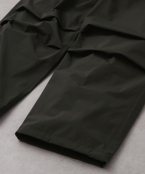 EMMA CLOTHES（エマクローズ）の「ワイドイージーテックパンツ -ウォーターレペレント×ウィンドプルーフ-（その他パンツ・メンズ・ダークグレー/ライトグレー/ブラック・S/M/L）」の8枚目の写真