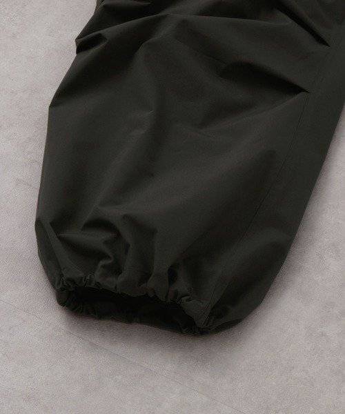 EMMA CLOTHES（エマクローズ）の「ワイドイージーテックパンツ -ウォーターレペレント×ウィンドプルーフ-（その他パンツ・メンズ・ダークグレー/ライトグレー/ブラック・S/M/L）」の10枚目の写真