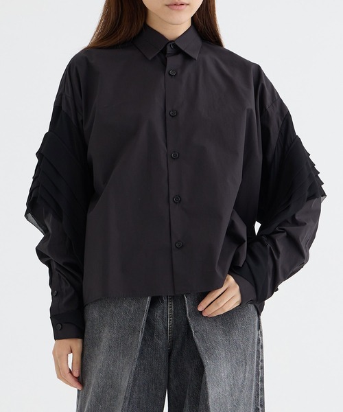 THE PERMANENT EYE(ザパーマネントアイ)の「【GURTWEIN/ガーウィン】swirled-sleeve boxy blouse/フリルスリーブボックスブラウス(シャツ/ブラウス・レディース・ブラック・SMALL)」の1枚目の写真