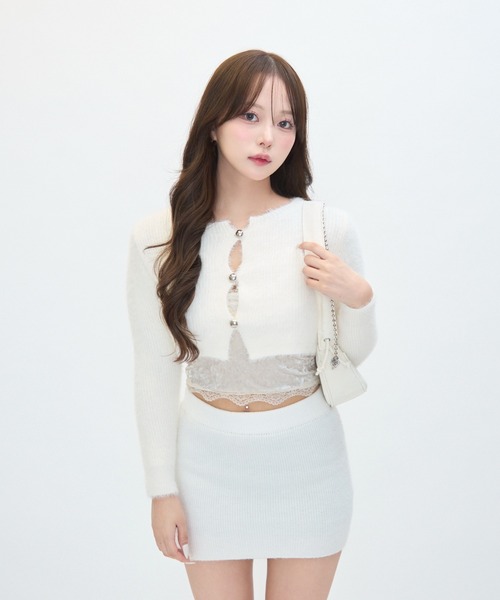 TITTY&CO.(ティティーアンドコー)の「フェザーニットカーディガン(カーディガン/ボレロ・レディース・ベージュ/アイボリー/ブラック・FREE)」の5枚目の写真