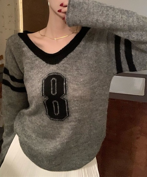 LYEON（リヨン）の「ナンバリングVネックニット（ニット/セーター・レディース・ネイビー/グレー・FREE）」の3枚目の写真