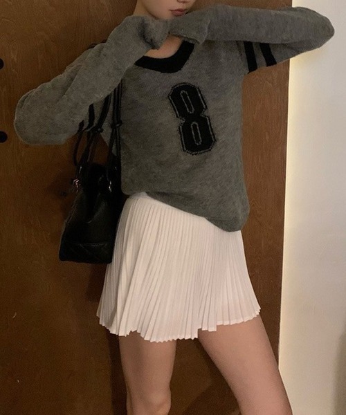 LYEON（リヨン）の「ナンバリングVネックニット（ニット/セーター・レディース・ネイビー/グレー・FREE）」の7枚目の写真