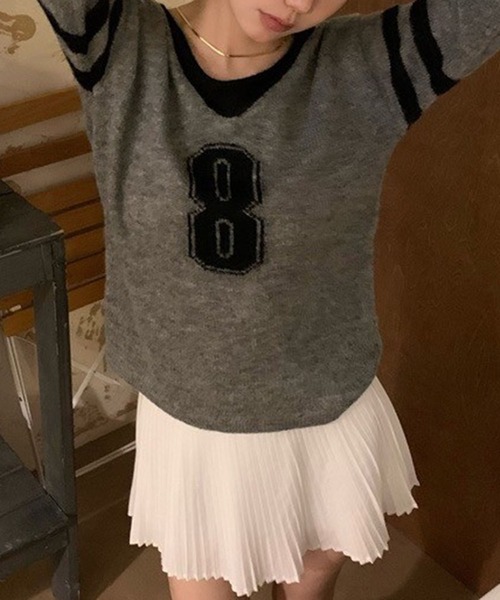 LYEON（リヨン）の「ナンバリングVネックニット（ニット/セーター・レディース・ネイビー/グレー・FREE）」の8枚目の写真