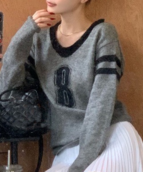 LYEON（リヨン）の「ナンバリングVネックニット（ニット/セーター・レディース・ネイビー/グレー・FREE）」の10枚目の写真