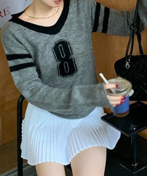 LYEON（リヨン）の「ナンバリングVネックニット（ニット/セーター・レディース・ネイビー/グレー・FREE）」の11枚目の写真
