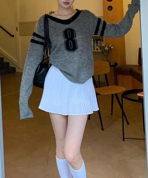 LYEON（リヨン）の「ナンバリングVネックニット（ニット/セーター・レディース・ネイビー/グレー・FREE）」の12枚目の写真