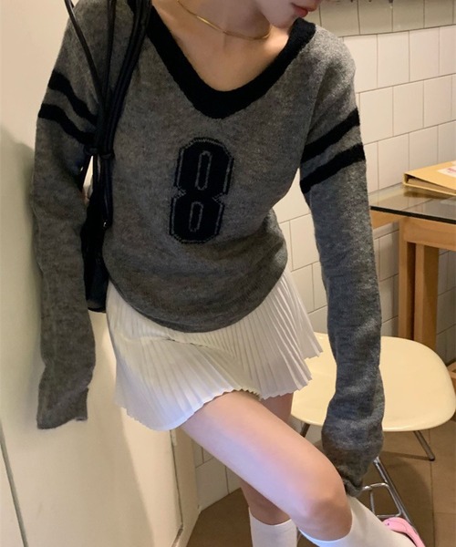 LYEON（リヨン）の「ナンバリングVネックニット（ニット/セーター・レディース・ネイビー/グレー・FREE）」の13枚目の写真