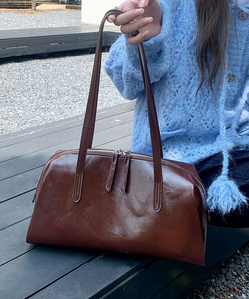 florist（フローリスト）の「レザーライクシンプルボストンバッグ/ショルダーバッグ/500mlペットボトル収納可（ボストンバッグ・レディース・モカ/ブラック・FREE）」の8枚目の写真