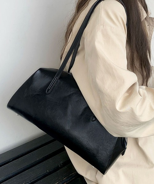 florist（フローリスト）の「レザーライクシンプルボストンバッグ/ショルダーバッグ/500mlペットボトル収納可（ボストンバッグ・レディース・モカ/ブラック・FREE）」の10枚目の写真