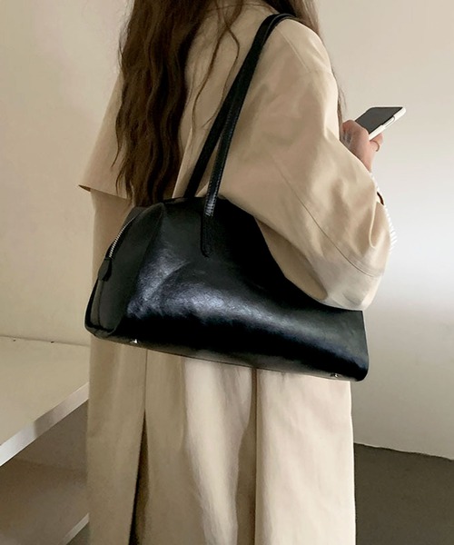 florist（フローリスト）の「レザーライクシンプルボストンバッグ/ショルダーバッグ/500mlペットボトル収納可（ボストンバッグ・レディース・モカ/ブラック・FREE）」の11枚目の写真