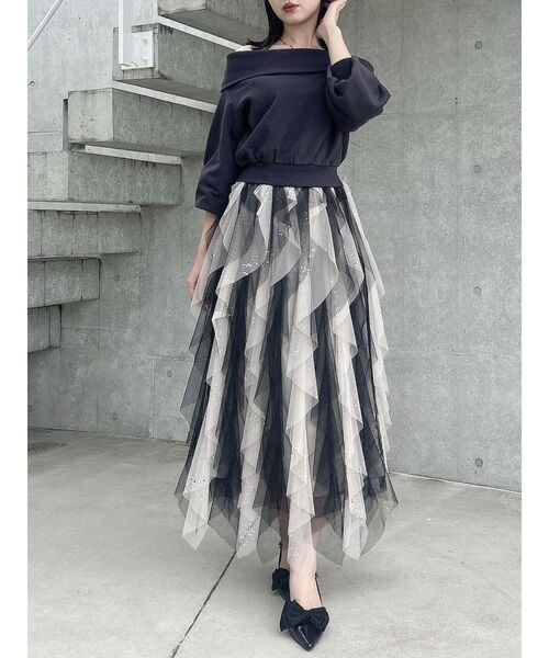 dazzlin（ダズリン）の「デコルテオープンスウェットトップス（スウェット・レディース・ベージュ/チャコールグレー/グレー/ブラック・FREE）」の5枚目の写真