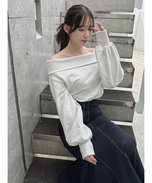 dazzlin（ダズリン）の「デコルテオープンスウェットトップス（スウェット・レディース・ベージュ/チャコールグレー/グレー/ブラック・FREE）」の18枚目の写真