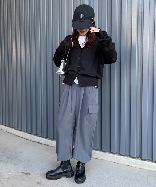 ISOOK（アイスー）の「【ISOOK / アイスー】Vネックスウェットカーディガン / ジャージ 長袖 春 クロップド丈 ショート丈 ボタン ドロップショルダー ぽわん袖 ネイビー グレー ブラック ZOZOTOWN限定（カーディガン/ボレロ・レディース・ネイビー/ブラック/グレー・FREE）」の7枚目の写真