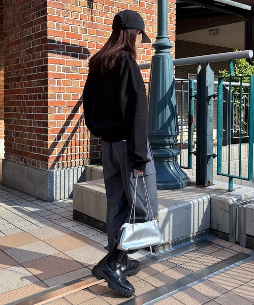 ISOOK（アイスー）の「【ISOOK / アイスー】Vネックスウェットカーディガン / ジャージ 長袖 春 クロップド丈 ショート丈 ボタン ドロップショルダー ぽわん袖 ネイビー グレー ブラック ZOZOTOWN限定（カーディガン/ボレロ・レディース・ネイビー/ブラック/グレー・FREE）」の9枚目の写真