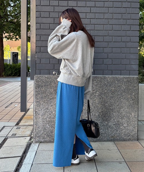 ISOOK（アイスー）の「【ISOOK / アイスー】Vネックスウェットカーディガン / ジャージ 長袖 春 クロップド丈 ショート丈 ボタン ドロップショルダー ぽわん袖 ネイビー グレー ブラック ZOZOTOWN限定（カーディガン/ボレロ・レディース・ネイビー/ブラック/グレー・FREE）」の6枚目の写真