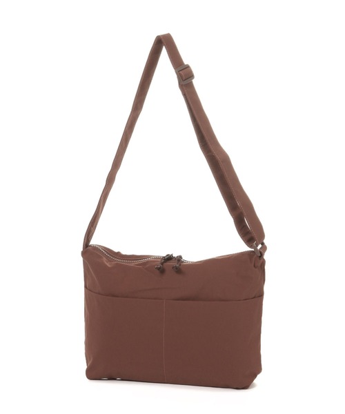 GLOBAL WORK(グローバルワーク)の「撥水ライト5ポケミニショルダー/252341(ショルダーバッグ・メンズ・ベージュ/グリーン/ブラック/アイボリー/ライトグレー/ブルー/イエロー/ピンク/ネイビー/ダークブラウン/オレンジ系その他・FREE)」の4枚目の写真