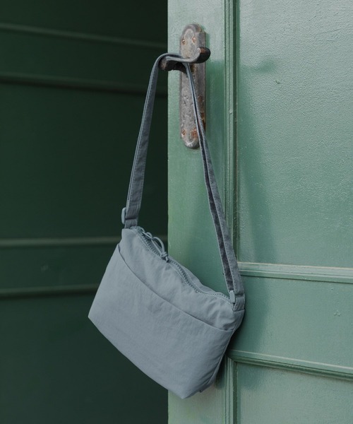 GLOBAL WORK(グローバルワーク)の「撥水ライト5ポケミニショルダー/252341(ショルダーバッグ・メンズ・ベージュ/グリーン/ブラック/アイボリー/ライトグレー/ブルー/イエロー/ピンク・FREE)」の6枚目の写真