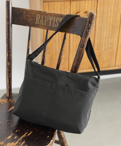 GLOBAL WORK(グローバルワーク)の「撥水ライト5ポケミニショルダー/252341(ショルダーバッグ・メンズ・ベージュ/グリーン/ブラック/アイボリー/ライトグレー/ブルー/イエロー/ピンク・FREE)」の13枚目の写真